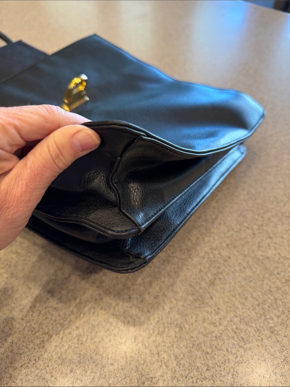Black Leather Top-Handle Shoulder Bag w/ Gold Tone Lock & lots of organization - Picture 11 of 13
